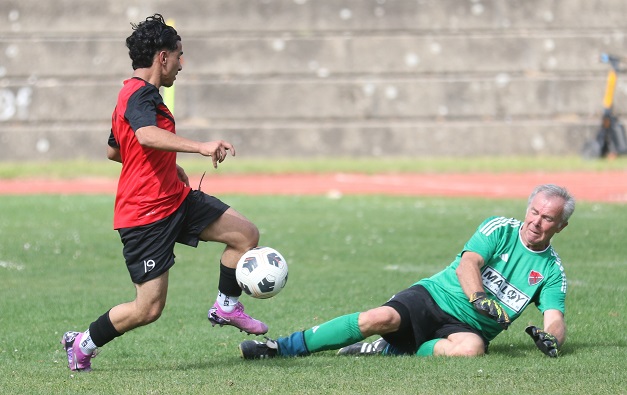 3:3 auf dem neuen „Ground“ am Humboldt-Gymnasium zwischem dem reaktivierten SC 1900 Schweinfurt und den Burgpreppacher Füchsen mit dem 63 Jahre alten Kult-Keeper Erwin Arnold – VIELE FOTOS!