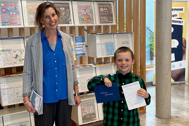 Sommerferien-Leseclub mit Verlosung in der Stadtbibliothek Marktheidenfeld: Lijan Müller gewinnt den Hauptpreis