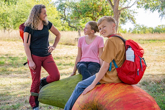Nach umfassenden Sanierungsarbeiten feiert der Naturpark Haßberge die Neu-Eröffnung der Ostheimer Streifbergtour