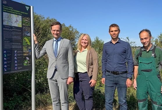 Unterwegs im Natur- und Landschaftsschutzgebiet: Kompakte Übersicht über alles Wissenswerte auf neuen Informationsschildern