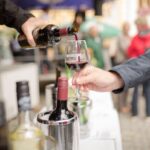 Weinleseparty und Weintasting: Volkachs Marktplatz verwandelt sich in die größte Freiluft-Vinothek der Mainschleife