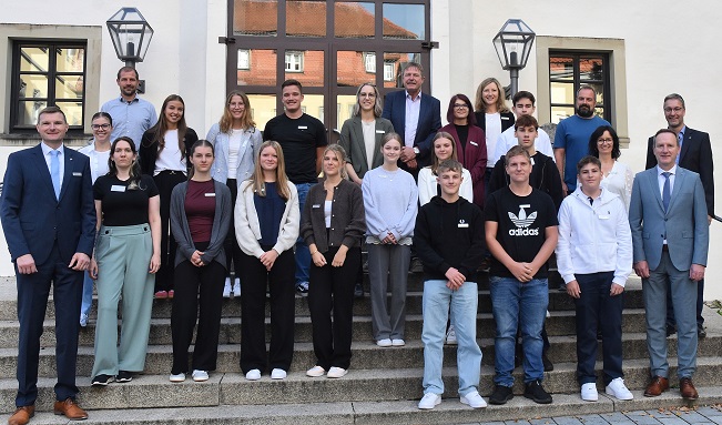 13 neue Auszubildende starten beimLandkreis Haßberge und Zweckverband Schulzentrum durch