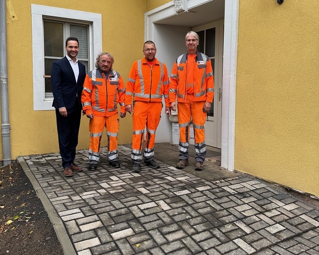 Barrierefrei in den AWO-Garten: Gemeinde Gochsheim schafft Zugang ohne Stufen