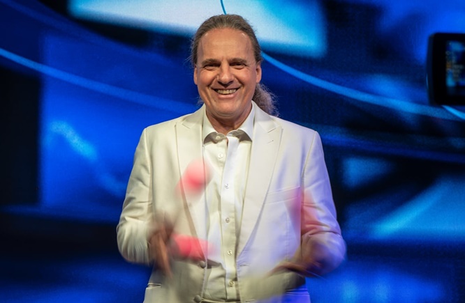 Happy Birthday: Der Varietéfestival-Macher Dirk Denzer wird runde 60 Jahre alt!