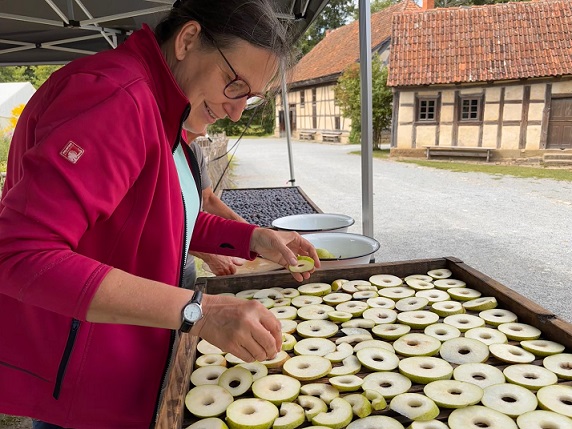 Jetzt geht‘s ans Eingemachte: Abwechslungsreicher Thementag im Freilandmuseum Fladungen mit der der „Zeitreise 1919/20“