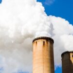 Einsatz in Metallverarbeitungsbetrieb: Giftige Gase ausgetreten, Großeinsatz der Feuerwehr, Rettungsdienst und Polizei