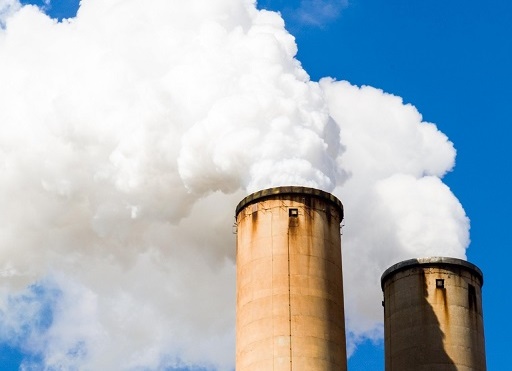 Einsatz in Metallverarbeitungsbetrieb: Giftige Gase ausgetreten, Großeinsatz der Feuerwehr, Rettungsdienst und Polizei