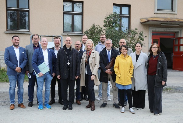 „Menschen brauchen eine Perspektive“: Bischof Dr. Franz Jung besuchte die Gemeinschaftsunterkunft für Asylbewerber