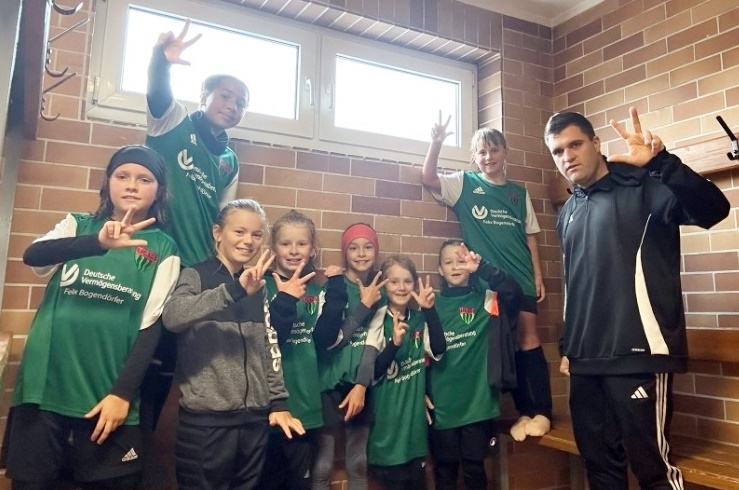 Klasse, Mädels: Die U17 der Schnüdel siegt 4:0 in Passau, die U11 gewinnt gleich mit 12:3 in Haßfurt