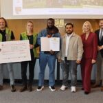 Innen- und Integrationsstaatssekretär Sandro Kirchner verleiht zusammen mit Regierungspräsidentin Dr. Susanne Weizendörfer unterfränkische Integrationspreise