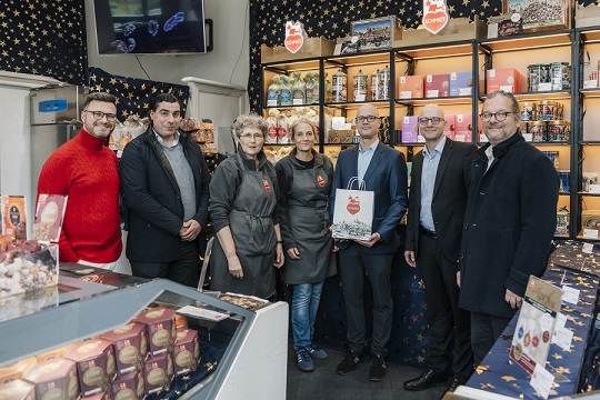 Nürnberger Lebkuchen in Bad Kissingen: Oberbürgermeister Dr. Vogel besucht die neue Schmidt-Filiale