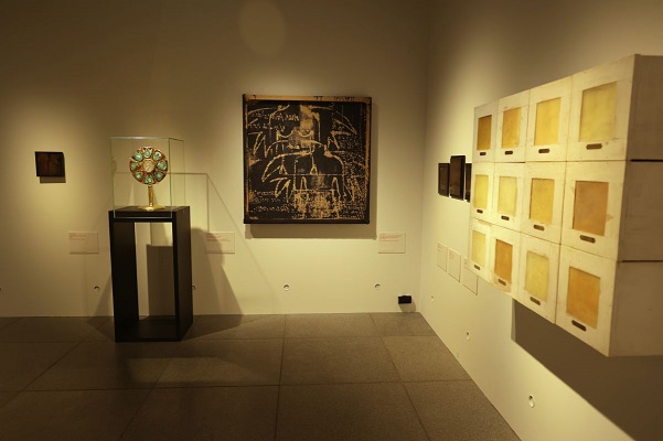 Mehr Künstlerinnen und neue Perspektiven: Ausstellung im MAD_Lab des Würzburger Museums am Dom