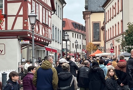 HändlerInnen geben positive Rückmeldungen: Tolle Resonanz auf Feierabend- und Martinimarkt in Marktheidenfeld