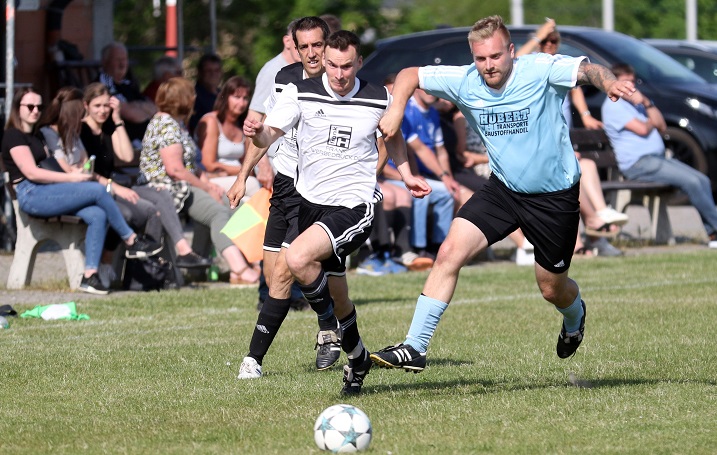Fast mehr Tore als Fans: Waldbergs Doppel-Bomber gegen einen Dreifach-Schützen, noch ein Tor mehr in Prüßberg, Absage bei der FTS