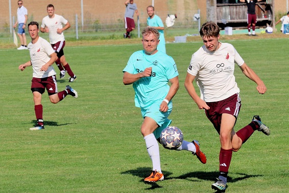 Ein Kanter- und ein Auswärtssieg in zwei Flutlicht-Partien der Rhöner Kreisklassen