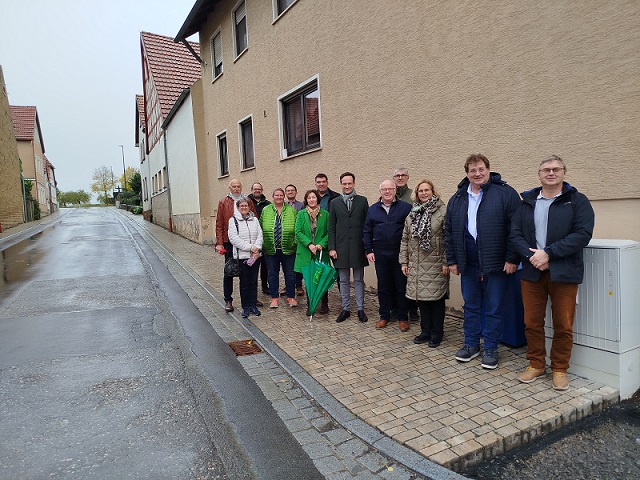 Verkehrsbehinderungen wegen Bauarbeiten: Die Kreisstraße SW 28 ist innerhalb der Ortsdurchfahrt Pusselsheim bis voraussichtlich 7. November gesperrt