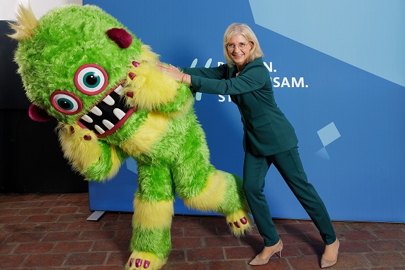 „Das Rollenmonster muss raus aus unseren Köpfen“: Social-Media-Kampagne für junge Familien