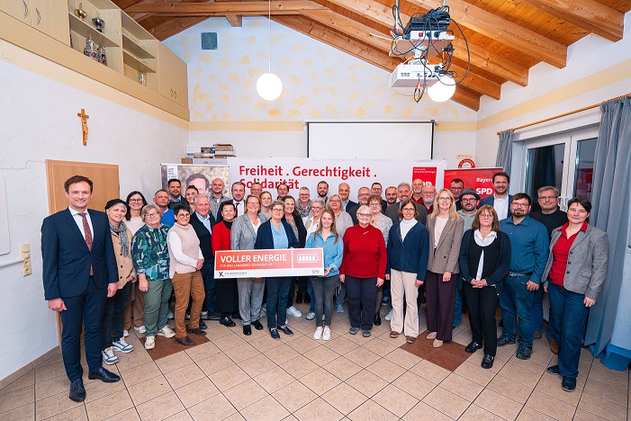 SPD-Kreistagsliste mit starken Persönlichkeiten: Überwältigende Geschlossenheit für einen „überzeugenden Querschnitt durch unsere Landkreis-Gesellschaft“