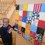 Fröhliche Vögel im Pflegeheim: Warum sich der Besuch einer farbenfrohen Kunstausstellung im November lohnt