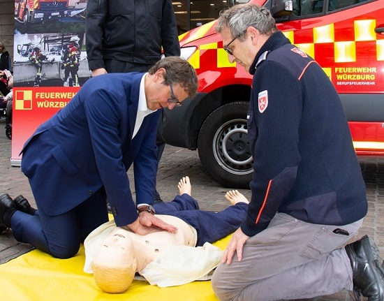 Internationaler „Tag der Reanimation“: Passanten konnten die Erste Hilfe bei der Wiederbelebung üben