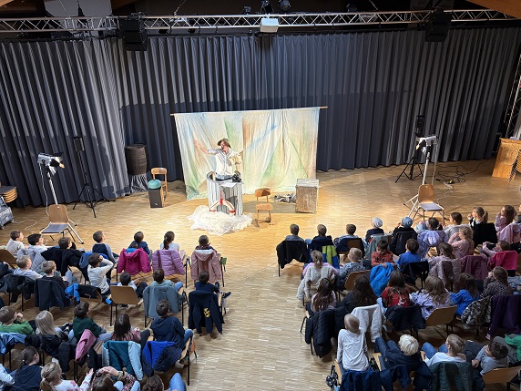 Grundschüler erleben Abenteuer mit Schaf und Spexianer: Interaktives Theaterangebot macht das komplexe Thema Klima greif- und sichtbar