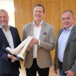 Jurist mit Weitblick: Landrat Thomas Eberth verabschiedet Geschäftsbereichsleiter Tobias Barth