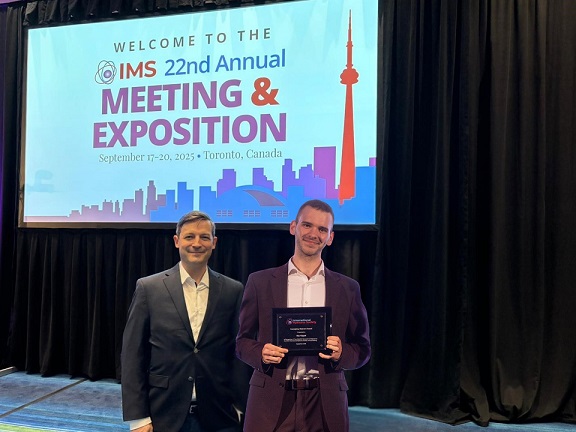 Würzburger Forscher Max Köppel und Torsten Steinbrunn auf Internationalem Myelom-Kongress in Toronto ausgezeichnet