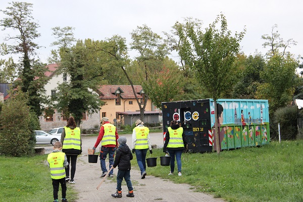 Gemeinsam für ein sauberes Mainufer: Müllsammelaktion der Umweltstation am Alten Hafen in Marktsteft