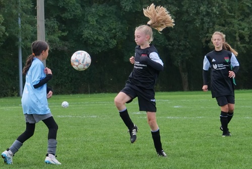 Damen- und Mädchen-Fußball beim FC 05: Ein Punkt für die U13 in Aschaffenburg, Frauen siegen im Hiscox Pokal