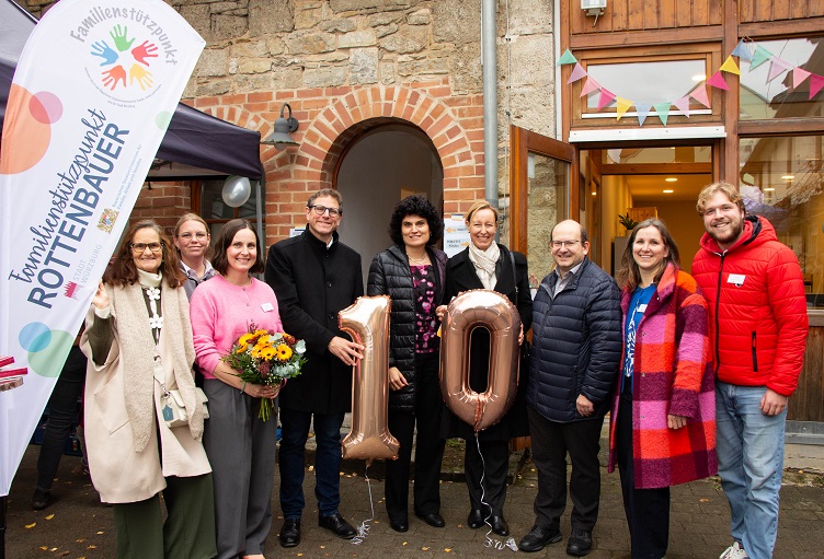 Der 10. Familienstützpunkt ist eröffnet: Orientierung, Rat und Unterstützung in zehn Stadtbezirken