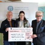 Fünf Monate nach der ABENTEUER & ALLRAD bekam die Schweinfurter Kindertafel eine Spende über 7.500 Euro
