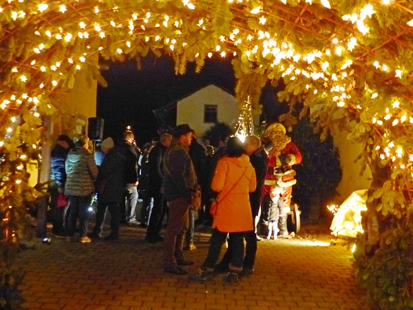 Das Adventsfenster in der Gemeinde Grettstadt: Fast 30 Veranstaltungen in allen vier Ortsteilen