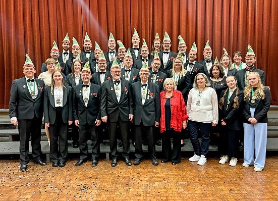 Jahresorden, Ehrungen und Damenelferrat: Die Antöner Narrenelf eröffnete die Faschingssession