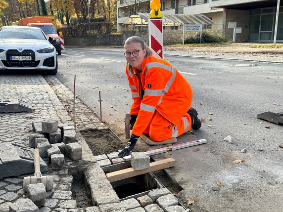 Premiere auf der Straße: Hannah Stang ist die erste Auszubildende zur Straßenwärterin im Landkreis Würzburg