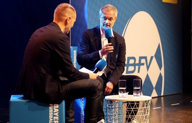 Der Bayerische Fußball-Verband ehrt gemeinsam mit Bundestrainer Christian Wück ehrenamtlich Engagierte aus dem ganzen Freistaat