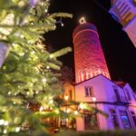 Zum Black Friday am 28. November wird Kitzingens rote Adventskerze entzündet