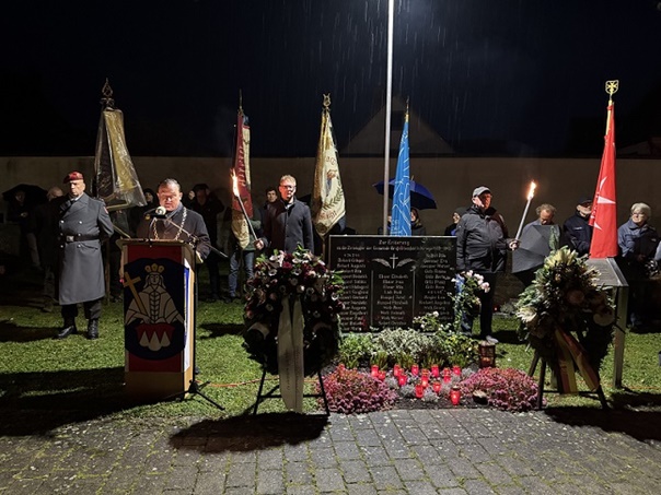 Erinnerung, Mahnung und Verantwortung: Gemeinde Grafenrheinfeld gedenkt der Bombennacht von 1944