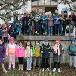 70 Kinder der Grundschule Gochsheim besuchten die öffentliche Bücherei in Weyer