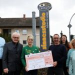 Cocktails und ein Imbiss bei der After Work Party, dazu Honig: Charly’s Sinnesstudio aus Bergrheinfeld spendete für die Kindertafel