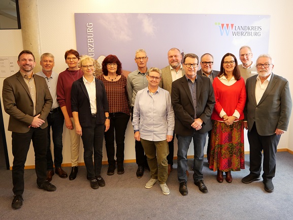 Zahlreiche Ehrungen und Verabschiedungen am Landratsamt Würzburg: Dank für jahrzehntelanges Engagement im öffentlichen Dienst
