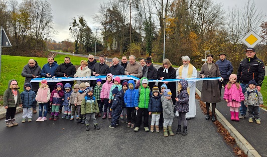 Die Kreisstraße KG 30 zwischen Zeitlofs und Roßbach ist offiziell für den Verkehr freigegeben