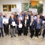 „Ihr Engagement hält unsere Gesellschaft zusammen“: Landrat Thomas Eberth würdigt jahrzehntelanges Ehrenamt in Hilfsorganisationen