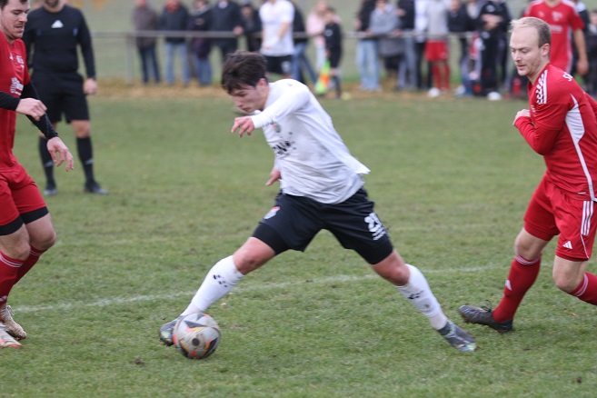 Bezirksligist gegen Landesligist: Aubstadt 2 schlägt Dampfach nach Rückstand mit 2:1