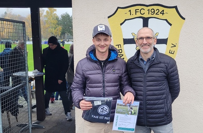 Max Stürzenberger gibt einen Eckball zu und kassiert so ein Gegentor: Fairer Keeper des FC Thulba wurde ausgezeichnet