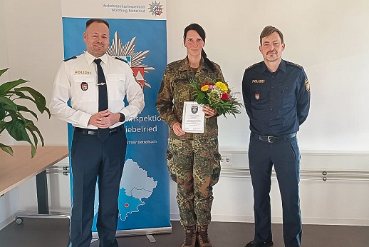 Vorbild für Zivilcourage: Bundeswehrsoldatin rettet Motorradfahrer auf der A3 das Leben, Verkehrspolizeiinspektion bedankt sich