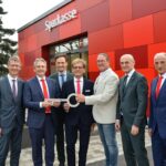 Nachhaltig und zukunftsorientiert: Die Sparkasse weihte ihre Filiale am Bergl nach Umbau ein