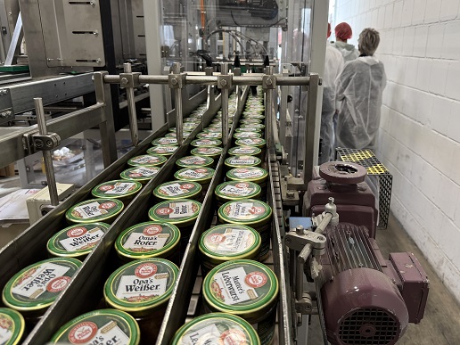 Zu Gast bei Opa’s und Oma’s: Landrat Thomas Eberth besucht Wurstspezialitäten-Hersteller Mehlig & Heller GmbH