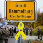 Gelbe Schleifen als sichtbares Zeichen der Verbundenheit zwischen der Stadt Hammelburg und der Bundeswehr