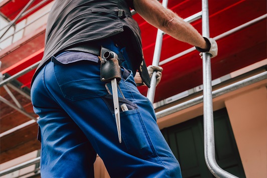 Arbeit in luftiger Höhe: Bei den „Wind-und-Wetter-Jobs“ der Gerüstbauern klettern jetzt auch die Löhne