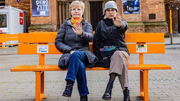 „Come together“ auf dem Albrecht-Dürer-Platz und anschließende Demo am Internationalen Tag gegen Gewalt an Frauen